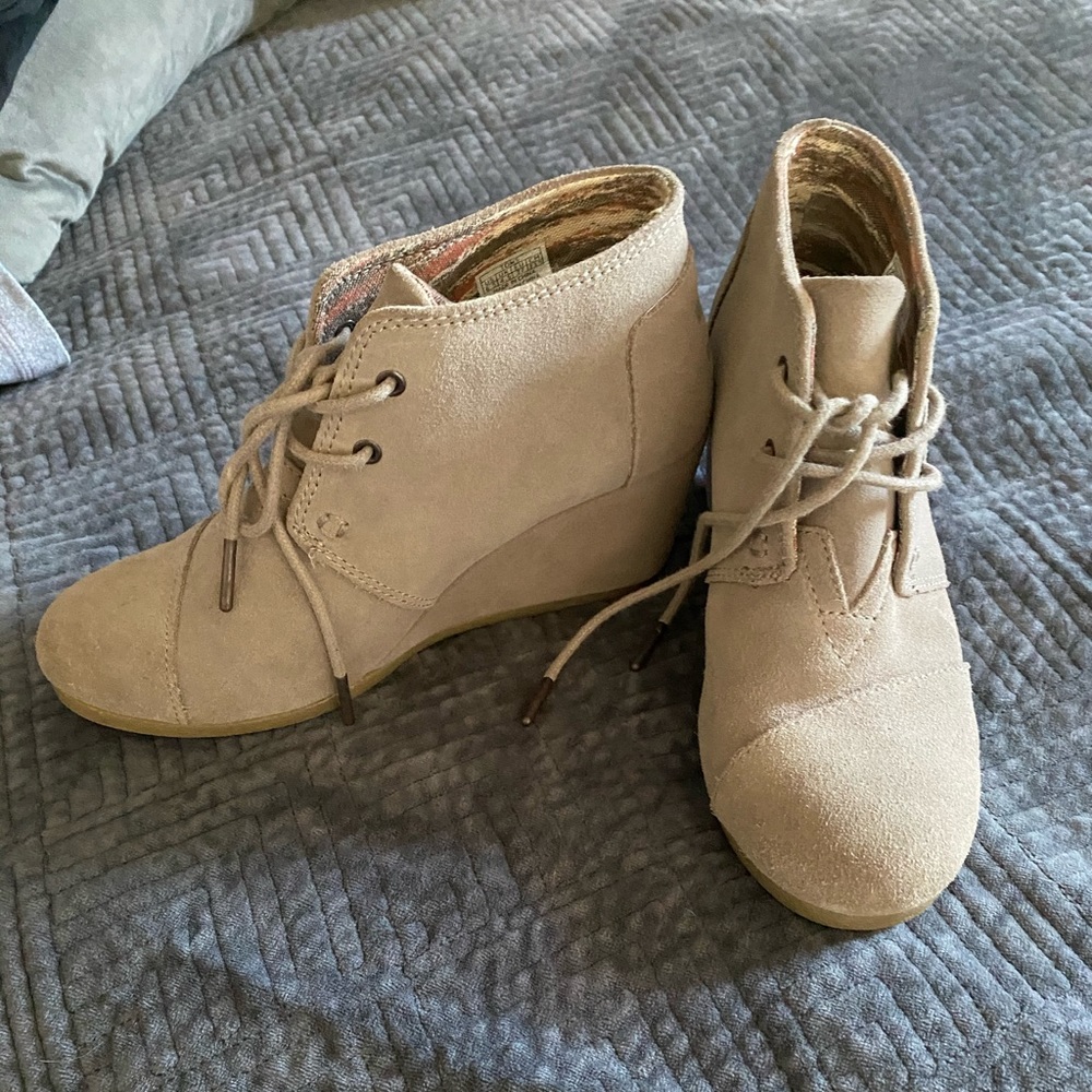 Tom’s 6.5 wedge tan